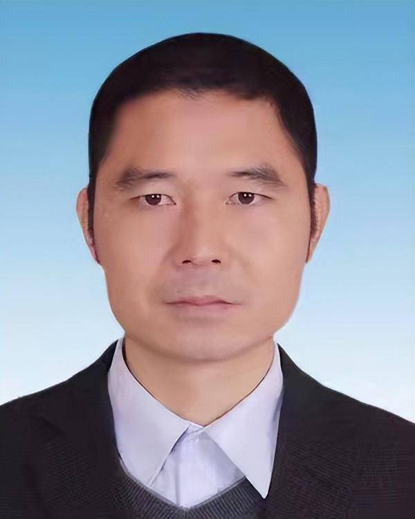 石城县人民政府副县长钟本祥,男,汉族,1977年1月生,在职大学,中共党员