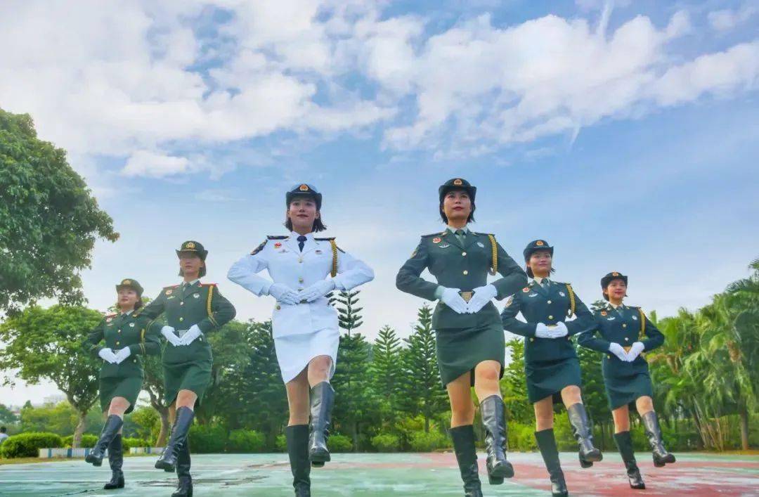 女生参军,你想知道的答案都在这里→_女兵_训练_部队