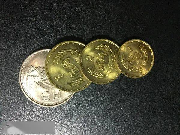 少见的85年1元,拍了3.255万,谁会有_长城_硬币_年份