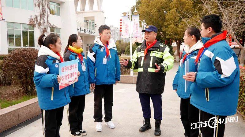 (特约摄影朱寅16:32摄 18:35上线)3月1日,宝应县实验初中举办学习雷锋