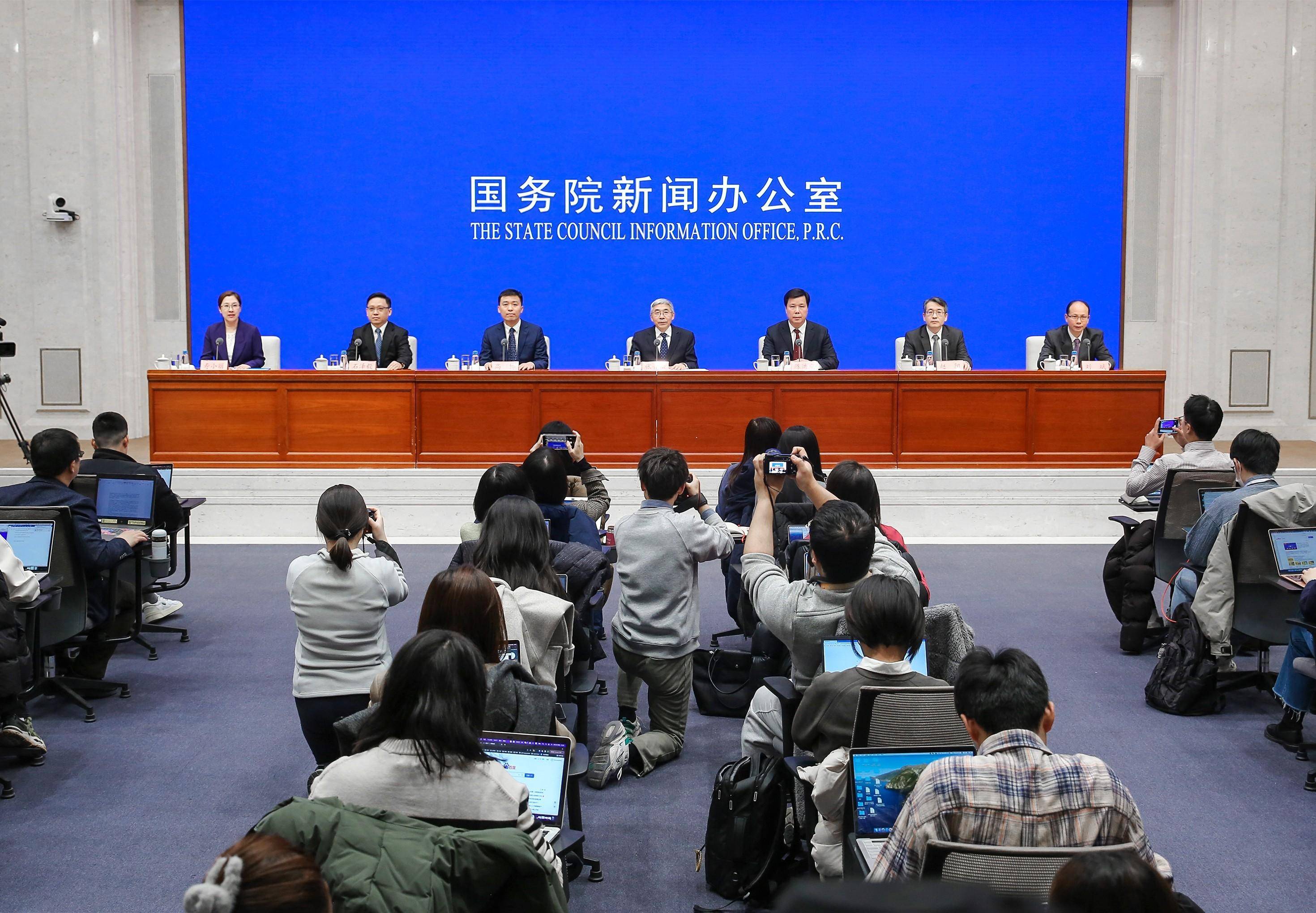 银行副行长张青松和国家发展改革委财政金融和信用建设司司长陈洪宛