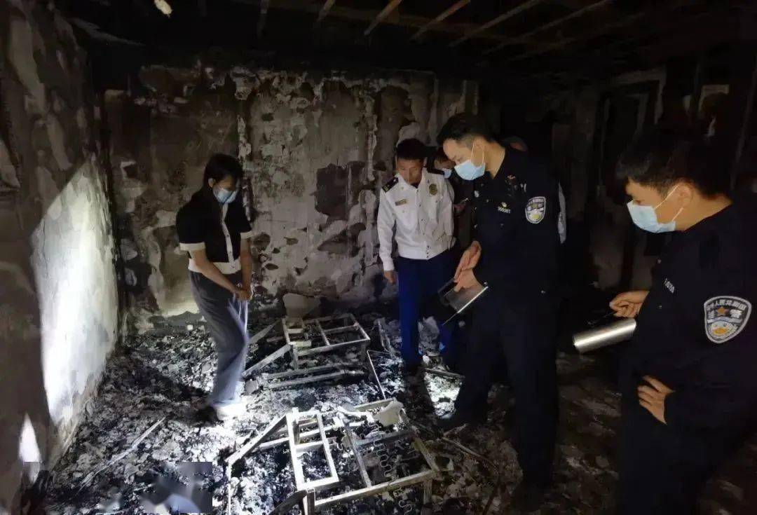 官方通报→_侯马市_车棚_男子