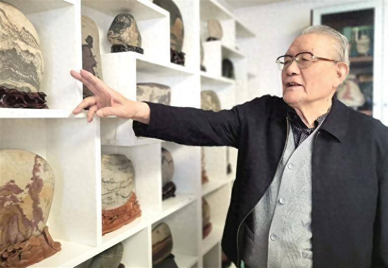 亲近奇石就是亲近自然——访黄河石收藏家陶敬道_石头_老先生_泥沙