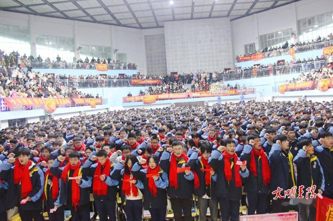 耒阳一中成人仪式别具一格 1700多名学生宣誓立志报国_高三_青春_陈剑