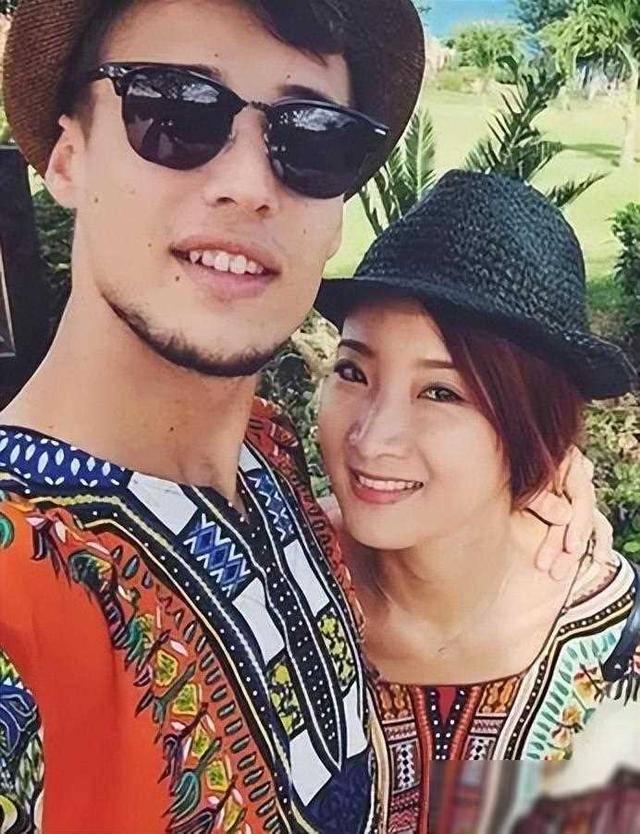 陈赫前妻许婧回福建探亲,洋男友高大帅气,坐大腿合影很甜蜜_生活_文化