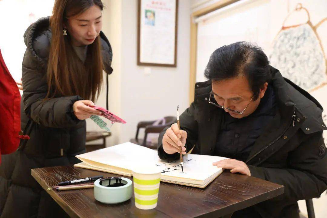 作家张宇,冯杰对谈"民俗与文学":郑州与"年"的关系