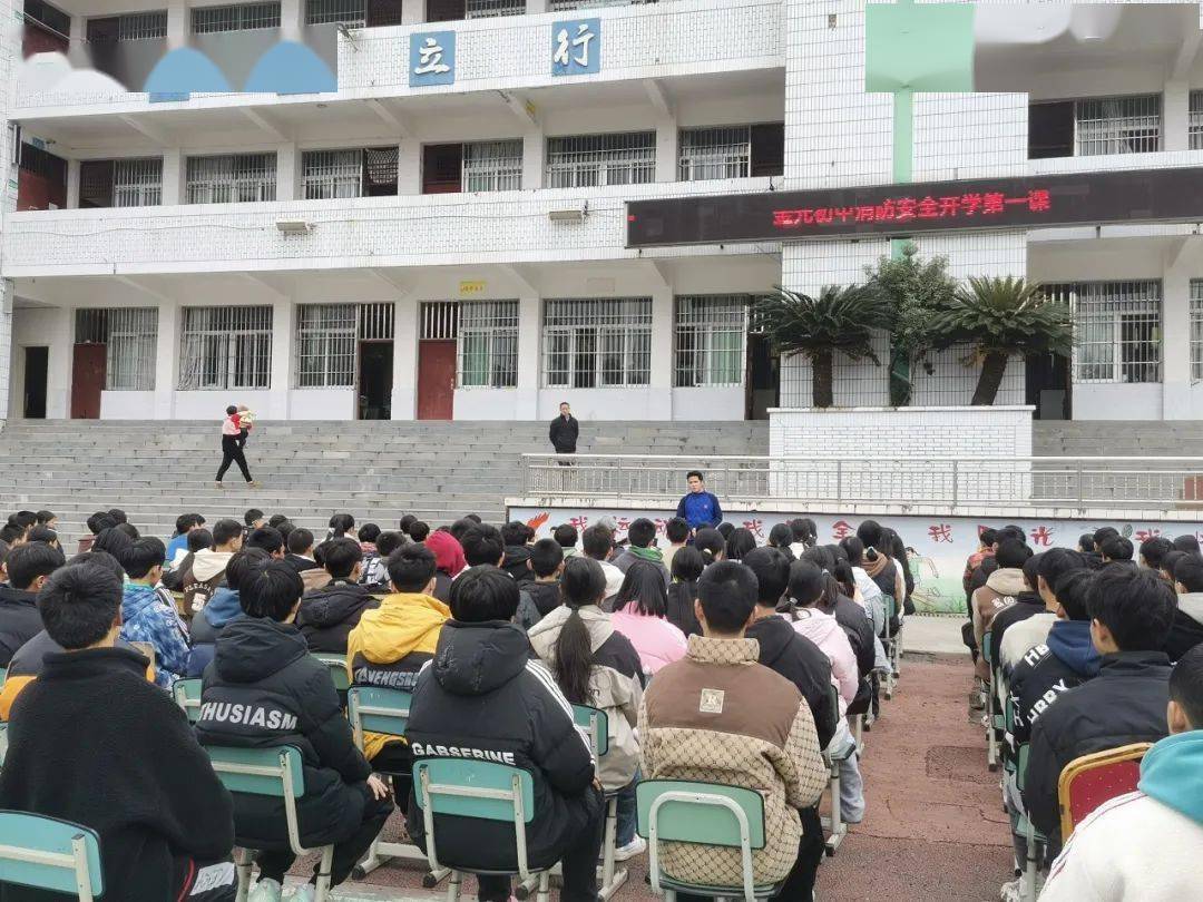 22月26日,27日,红旗路政府专职消防救援站走进大英中学,金元中学.