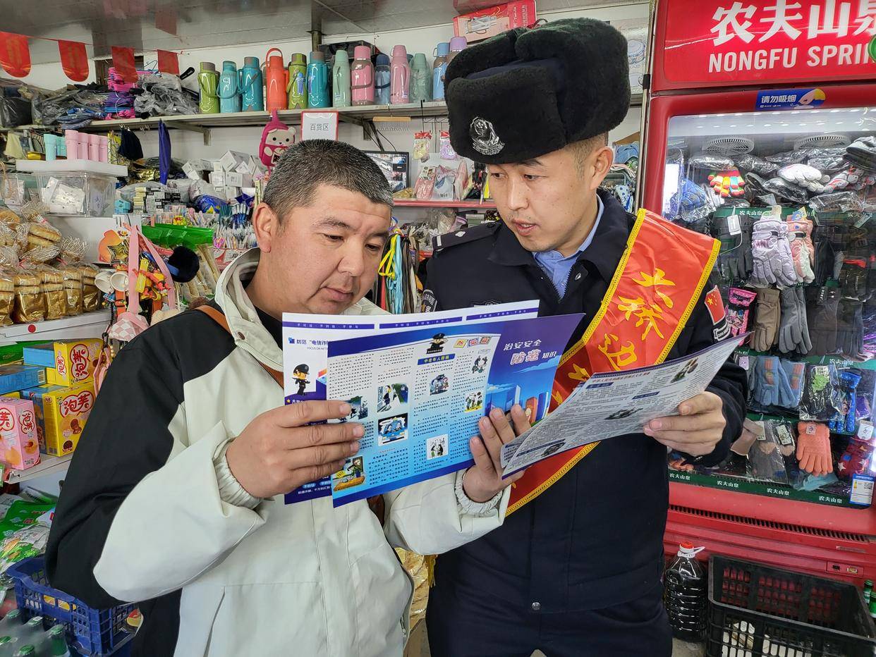 「学雷锋在行动」大桥边境派出所开展 "学雷锋精神"主题党日活动_服务