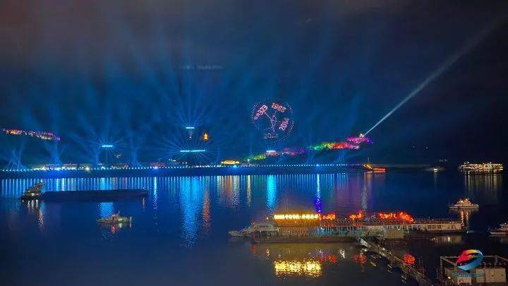 冰泉璀璨焰花耀夜空丰都庙会特稿