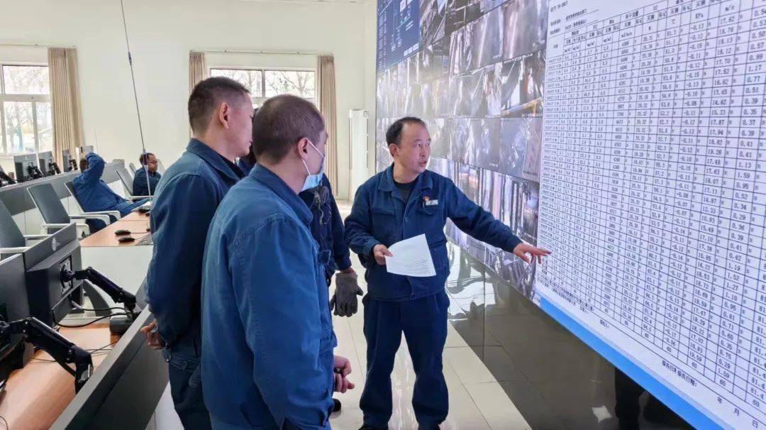 云煤能源安宁焦化厂煤焦作业区焦炉大班开展中控人员岗位技能提升培训