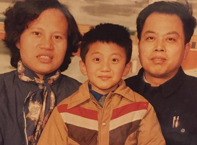 曾经年轻英俊的邓超在走向油腻大叔的路上一去不返