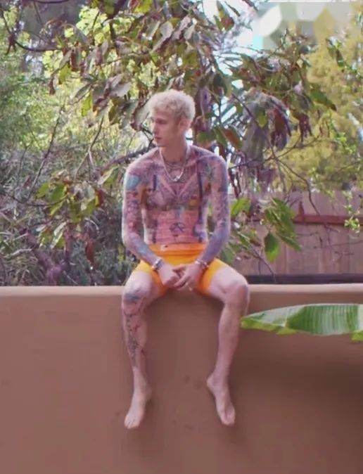 "枪爷"machine gun kelly 宣布改名!_mgk_音乐_艺名