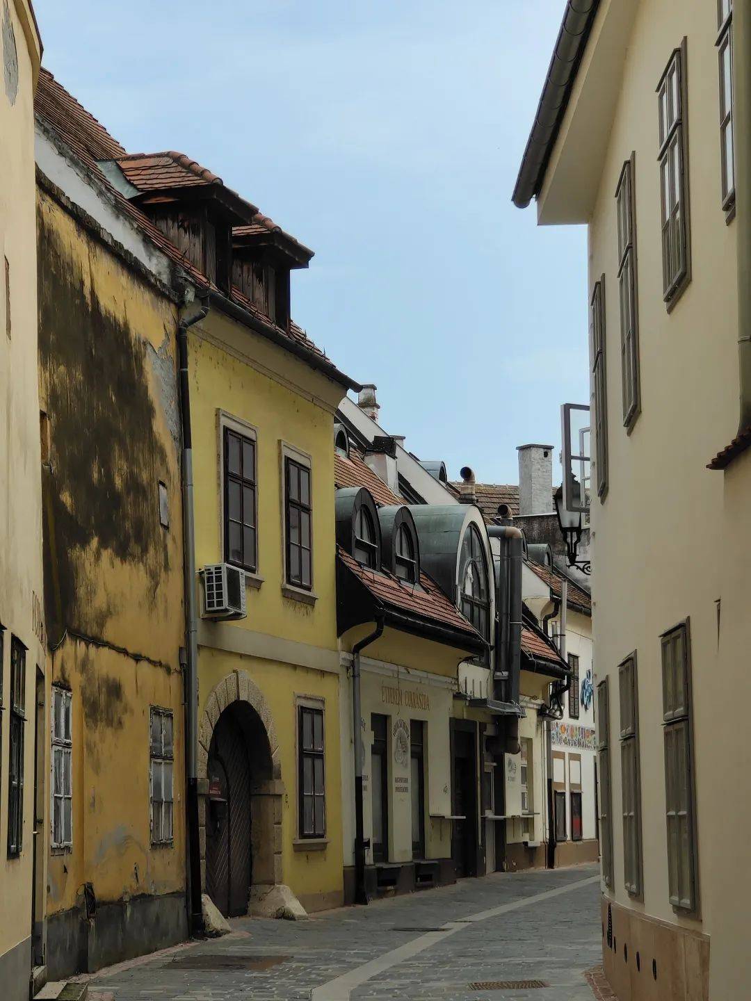 匈牙利杰尔市:三大首都轴线上的"活力古城"_城市_世纪_街道