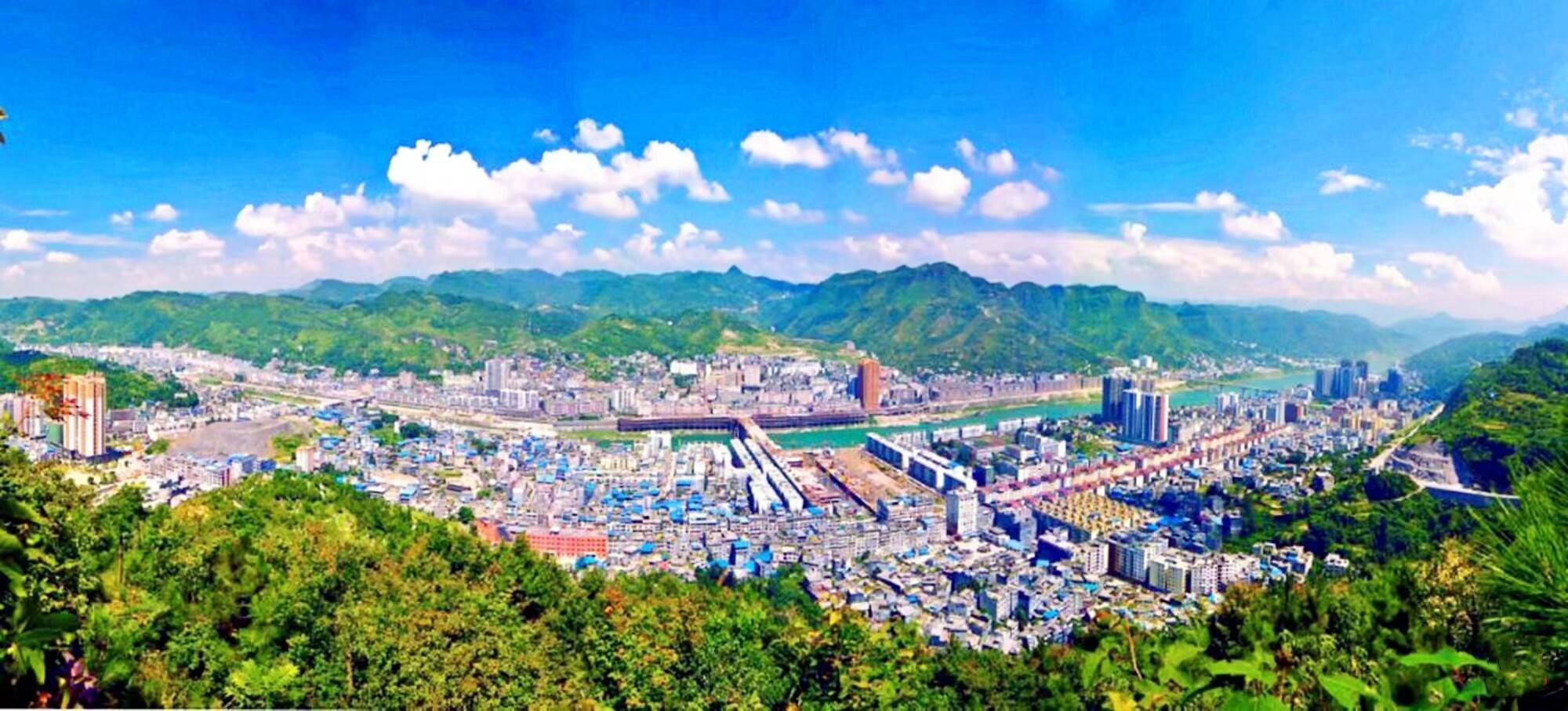 沿河,位于贵州省东北角,铜仁市北部,乌江下游.