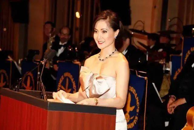 美国政坛大地震当了17年参议院领袖82岁麦康奈尔官宣将辞职并演讲开篇