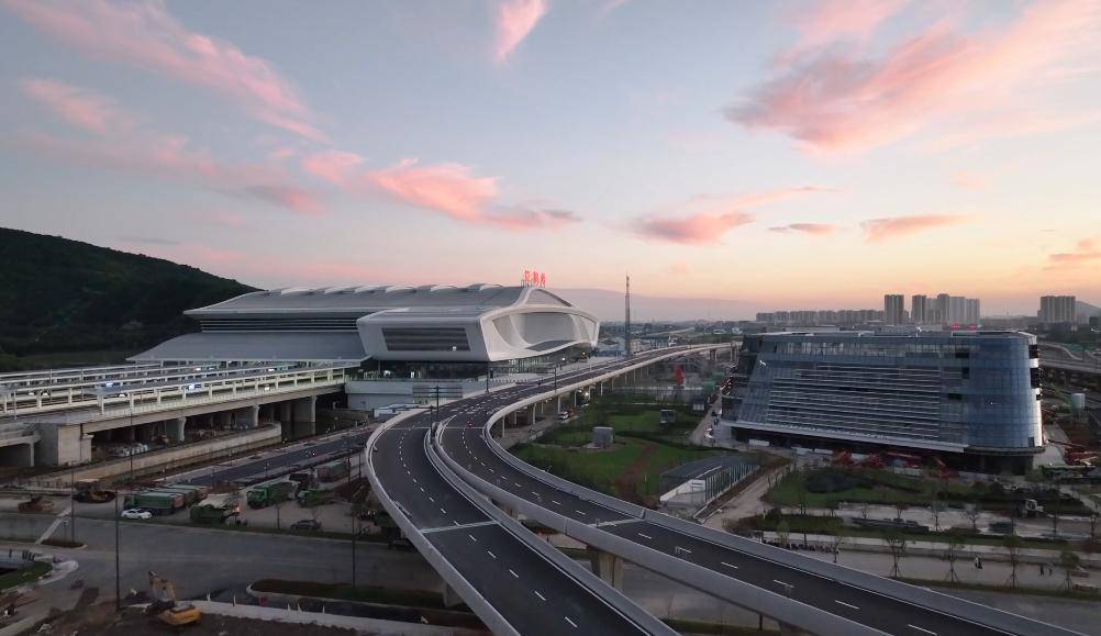 城市互动和共生中塑造区域发展的主要廊道,行еС派虾６酝饨煌