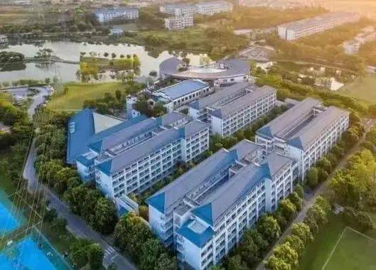 讲好南国故事感恩母校行回访清远市华侨中学