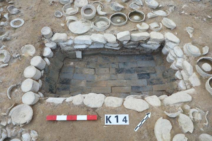 图6:k1(淘洗池)图5:k2(研磨区)图4:f4烧成区揭露出两条有叠压关系的