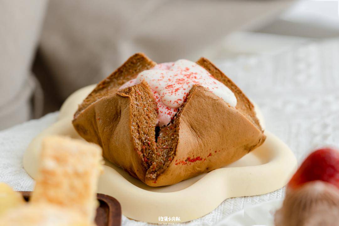 个)  牛乳爆馅蛋糕 >被这可爱的颜值吸引到了,宛如一张卷起的奶牛毛巾