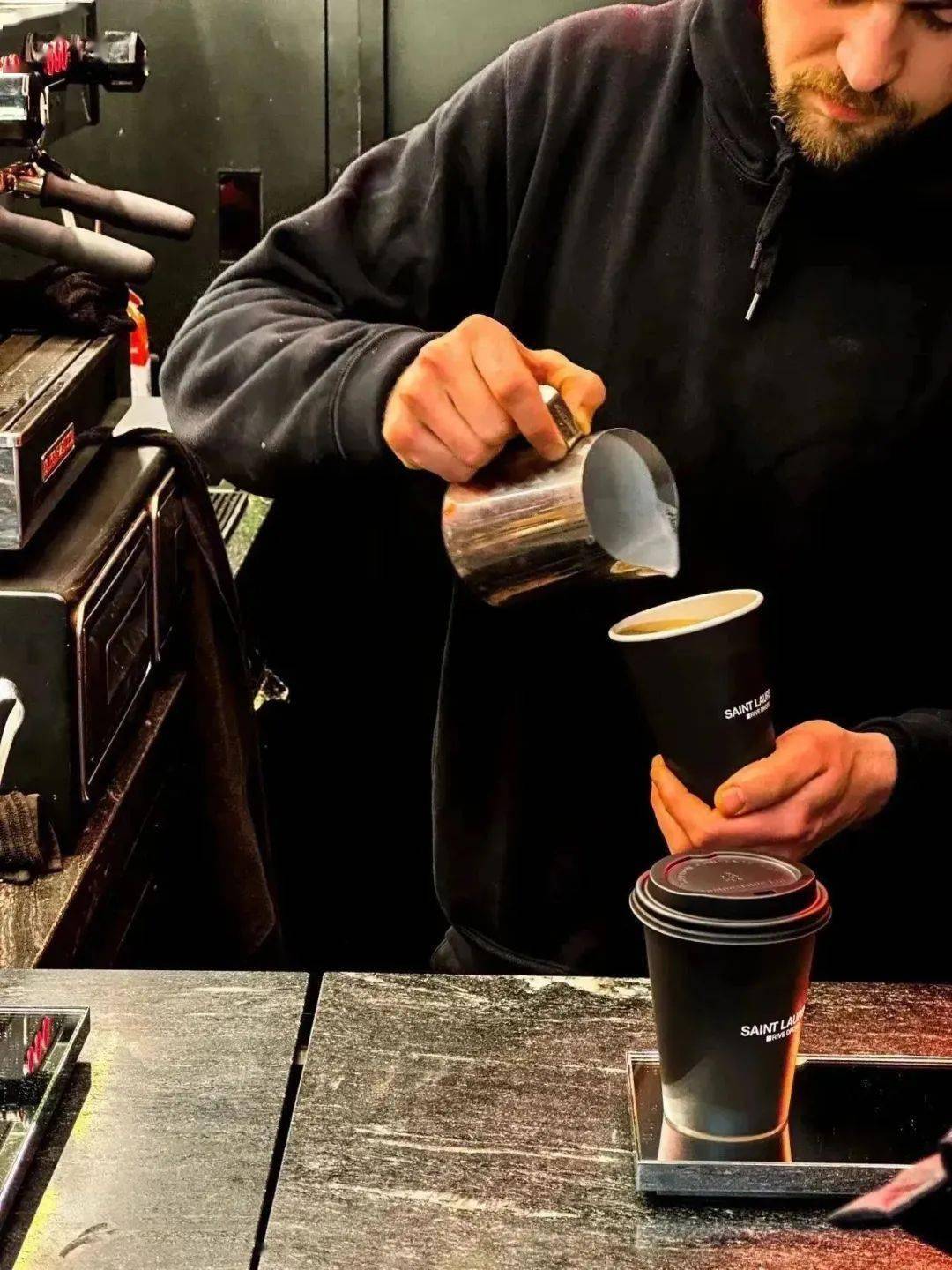 雨中巴黎|一场酣畅淋漓的艺术和美食漫步_bourse_餐厅_时装设计师