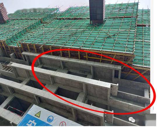 悬挑工字钢锚固不牢固,擅自切割锚环,或锚环缺失.