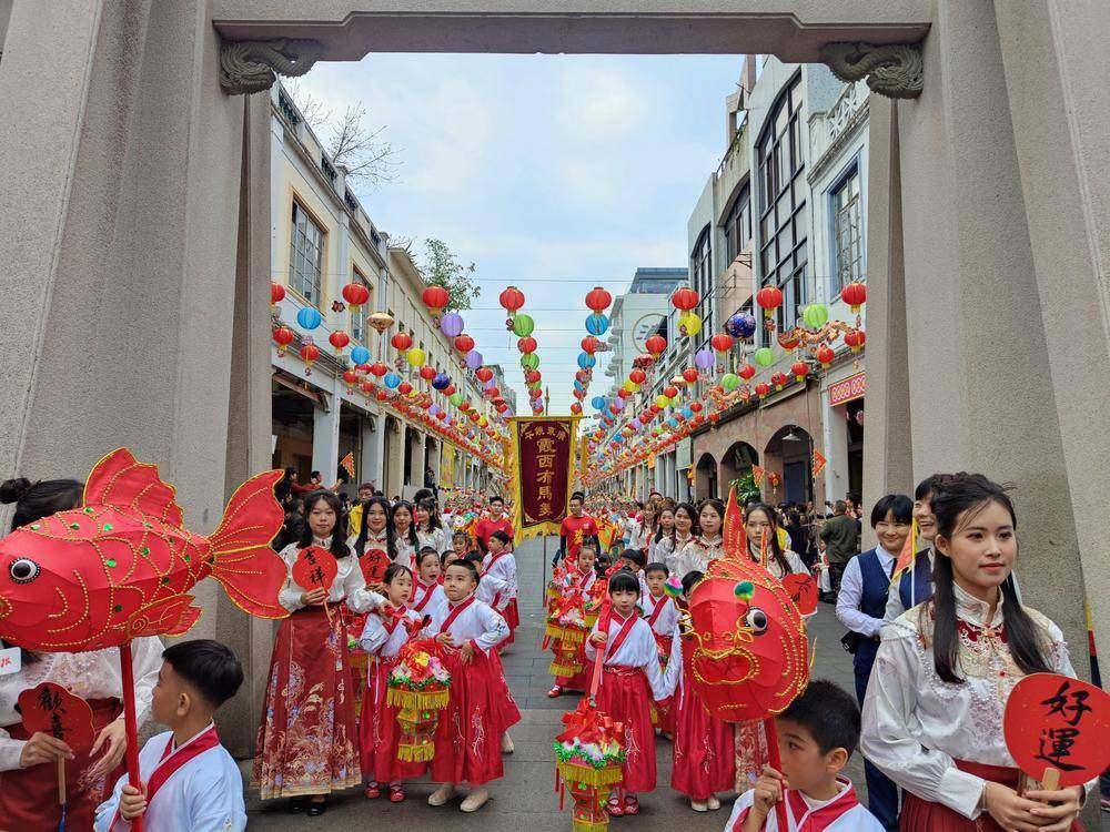 【视频】海内外潮人的文化嘉年华——2024"潮州青龙庙会"非遗文化巡游