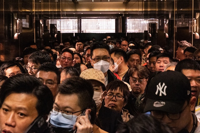 这个周末，香港楼市彻底爆了