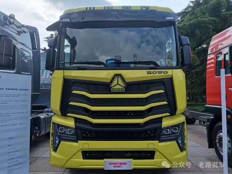 靓丽的"大黄蜂" 近看重汽豪沃max轻奢版6×4牵引车_搜狐汽车_搜狐网
