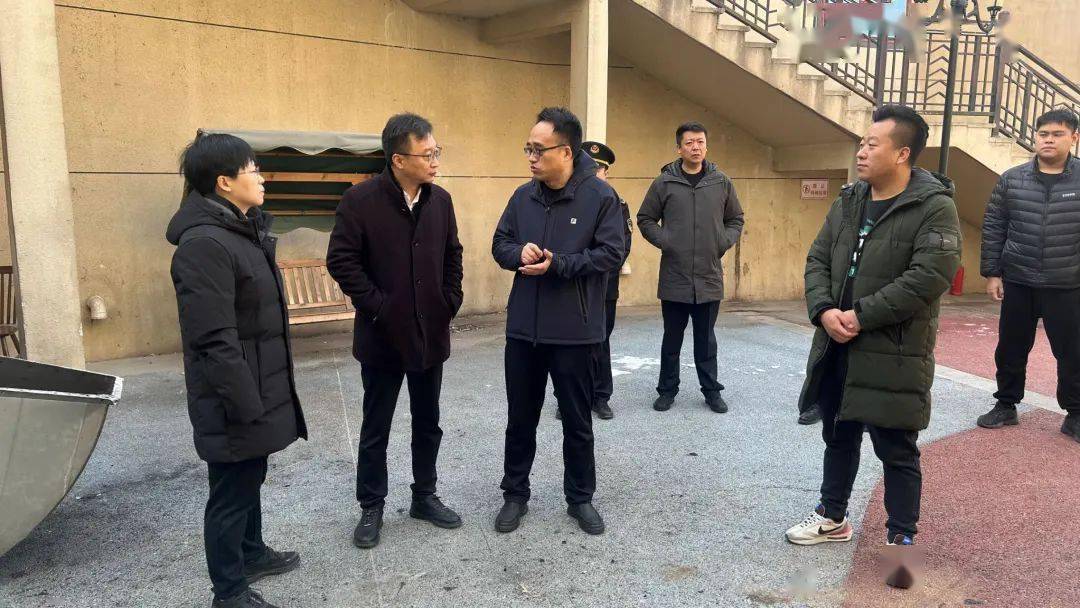 书记,局长王坡,区生态环境局党组成员,综合执法大队队长李哲及相关