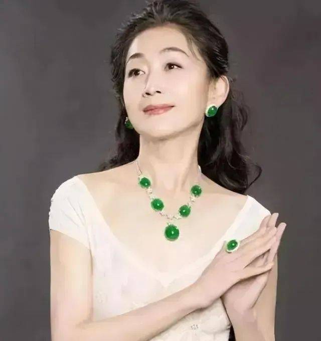 随着年纪增长,陈瑾的身材开始走样,再加上气色不佳,频频遭到导演拒绝.