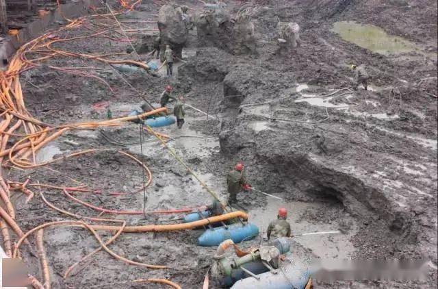 输土和填土,即水流经高压泵产生压力,通过水枪喷出一股密实的高速水柱