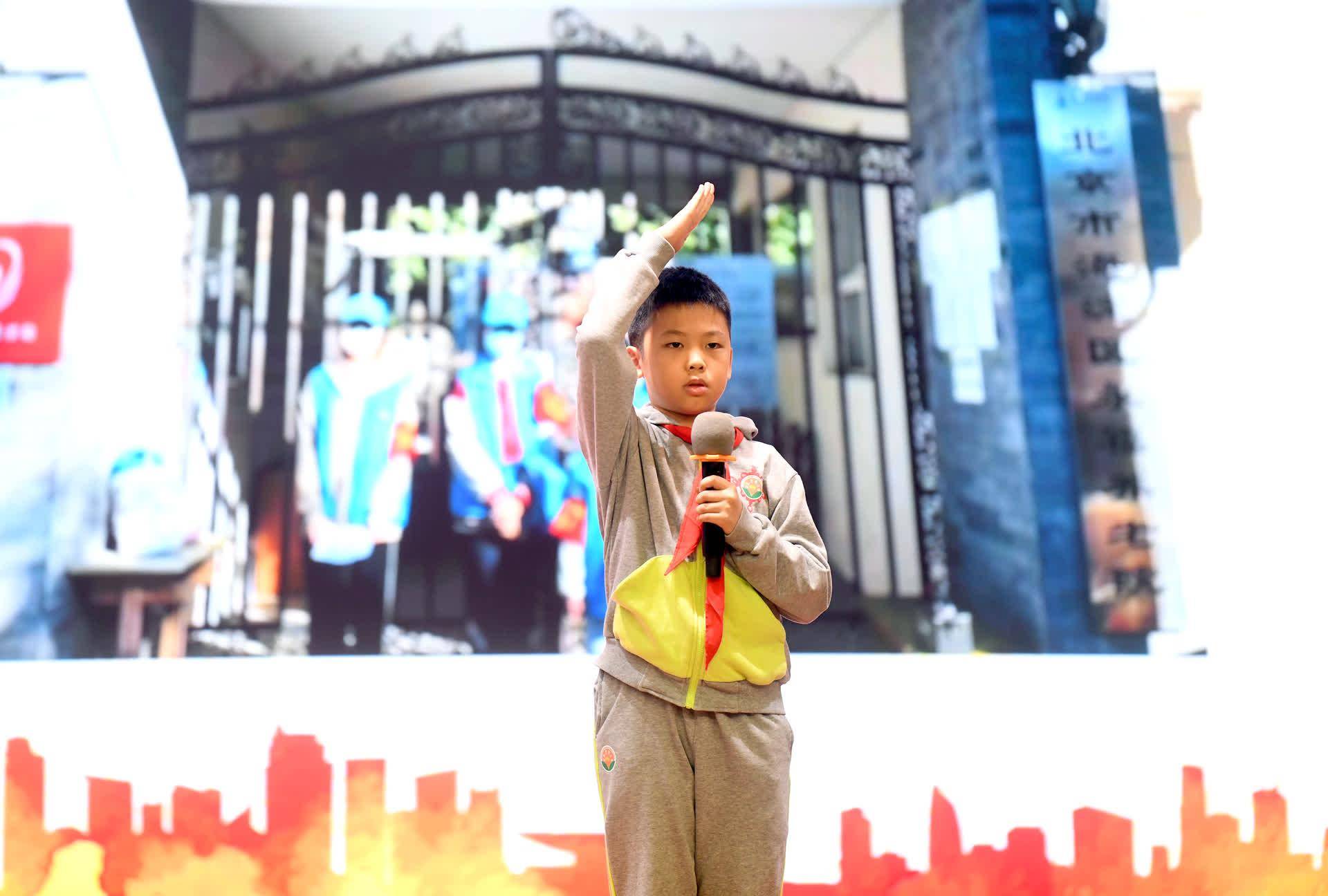 与"雷锋叔叔"对话,北京光明小学举行学雷锋主题活动_国旗_纪念日_信念