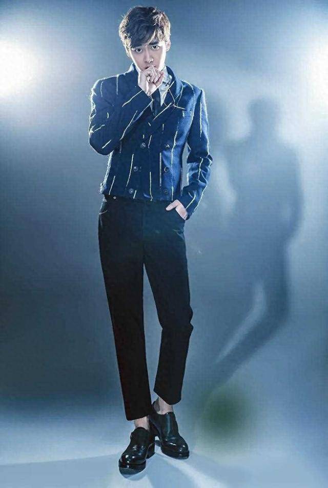 李易峰都年入1.7亿了,长的还那么帅,他为什么还要去嫖娼?