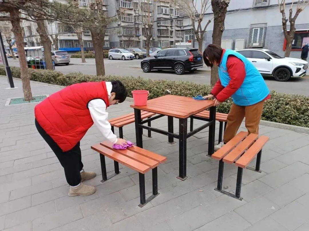 春"锋"送暖入家门,携手桑榆向晚晴各社区志愿者化身贴心"儿子""闺女"