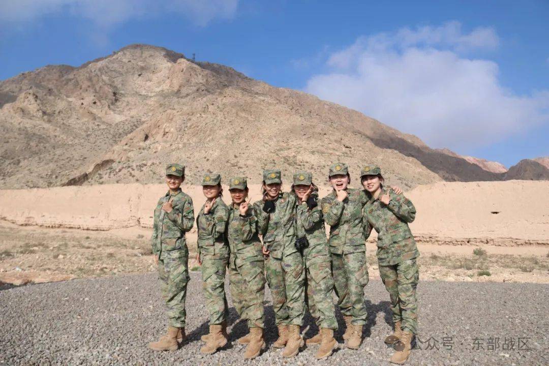 关注三八女子救护队赞