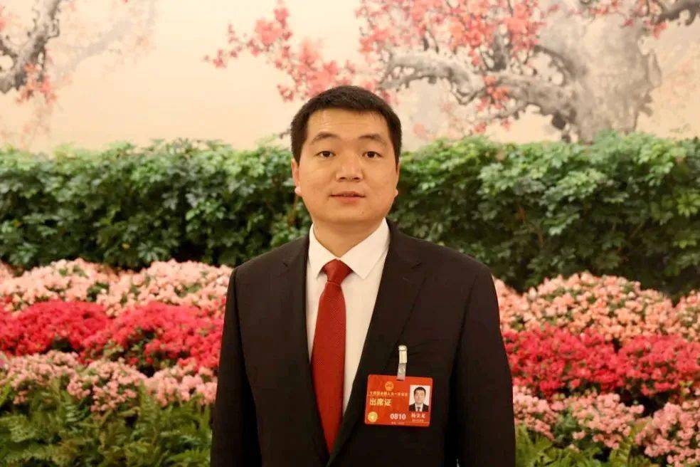 民进中央青年工作委员会委员,杭州技师学院特级技师杨金龙认为,职业