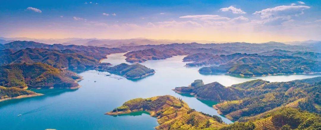 西南之最,山水画卷"湖面微波荡漾,烟波浩淼相当于2个洱海,76个西湖