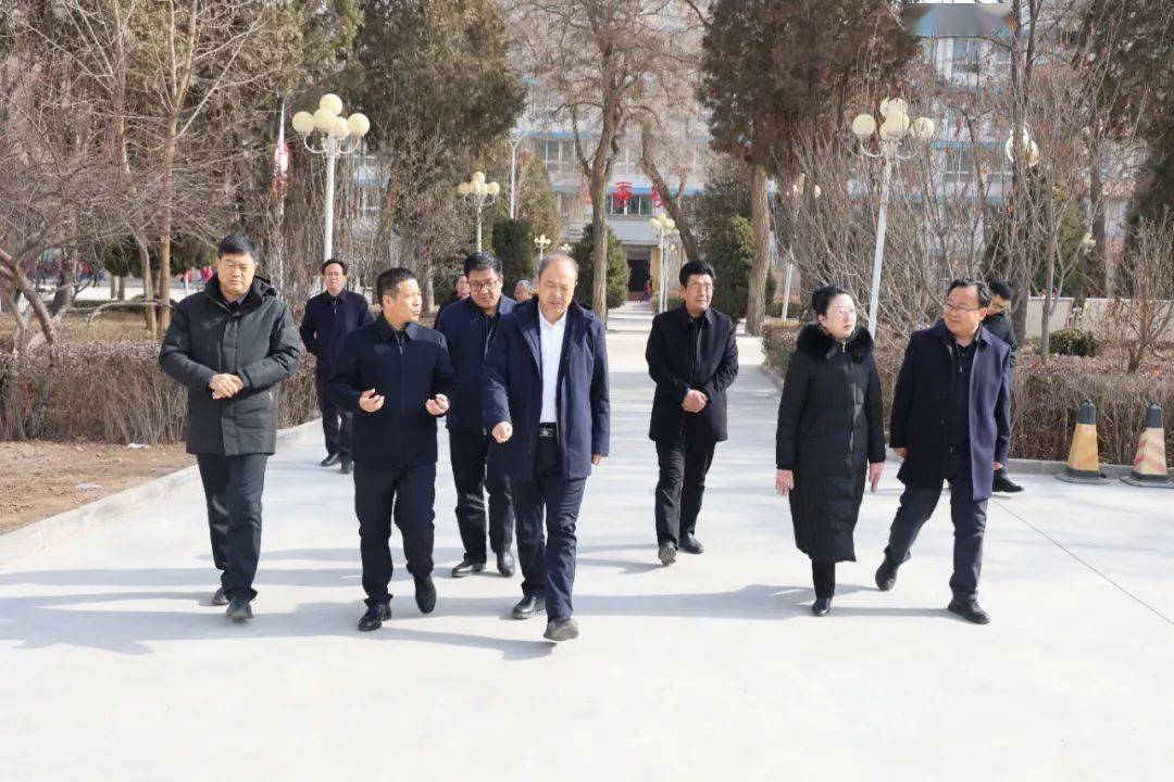 会宁一中副校长曹鹏飞详细介绍了学校的办学历史,办学成效,"卓越高中"