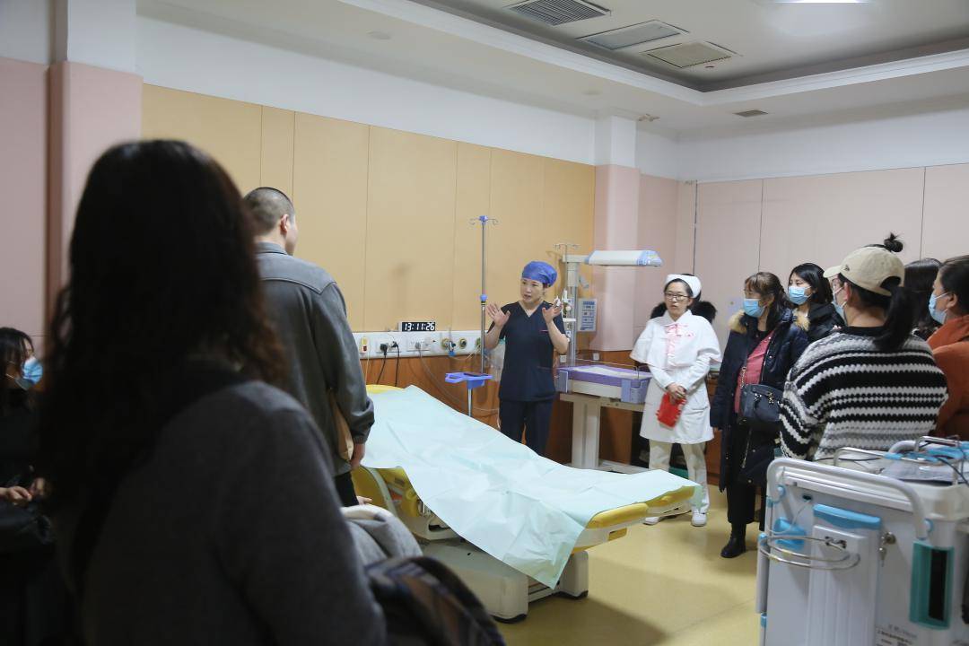 情暖三八节爱在雷锋月丨吉大一院志愿护理服务队开展系列志愿服务活动