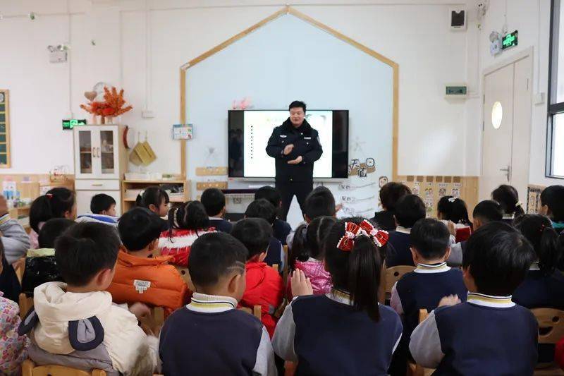 2024年3月8日新田新闻2024年学校食堂管理工作现场会在芙蓉学校召开