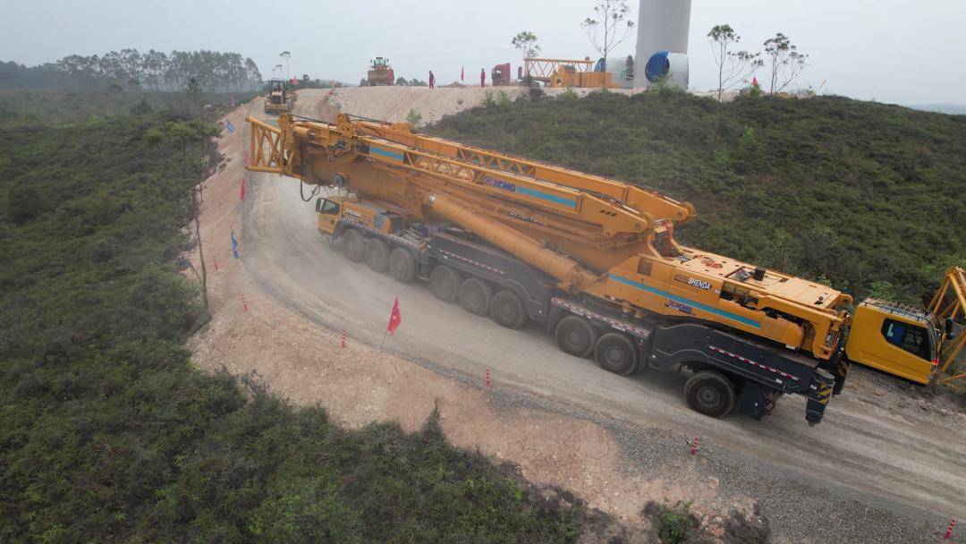 4000吨轮式起重机问世擎风家族七兄弟各怀绝技