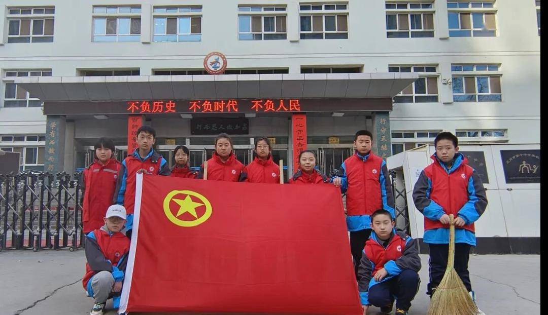 学雷锋兰州市各学校共青团少先队组织开展弘扬雷锋精神共建新时代美丽