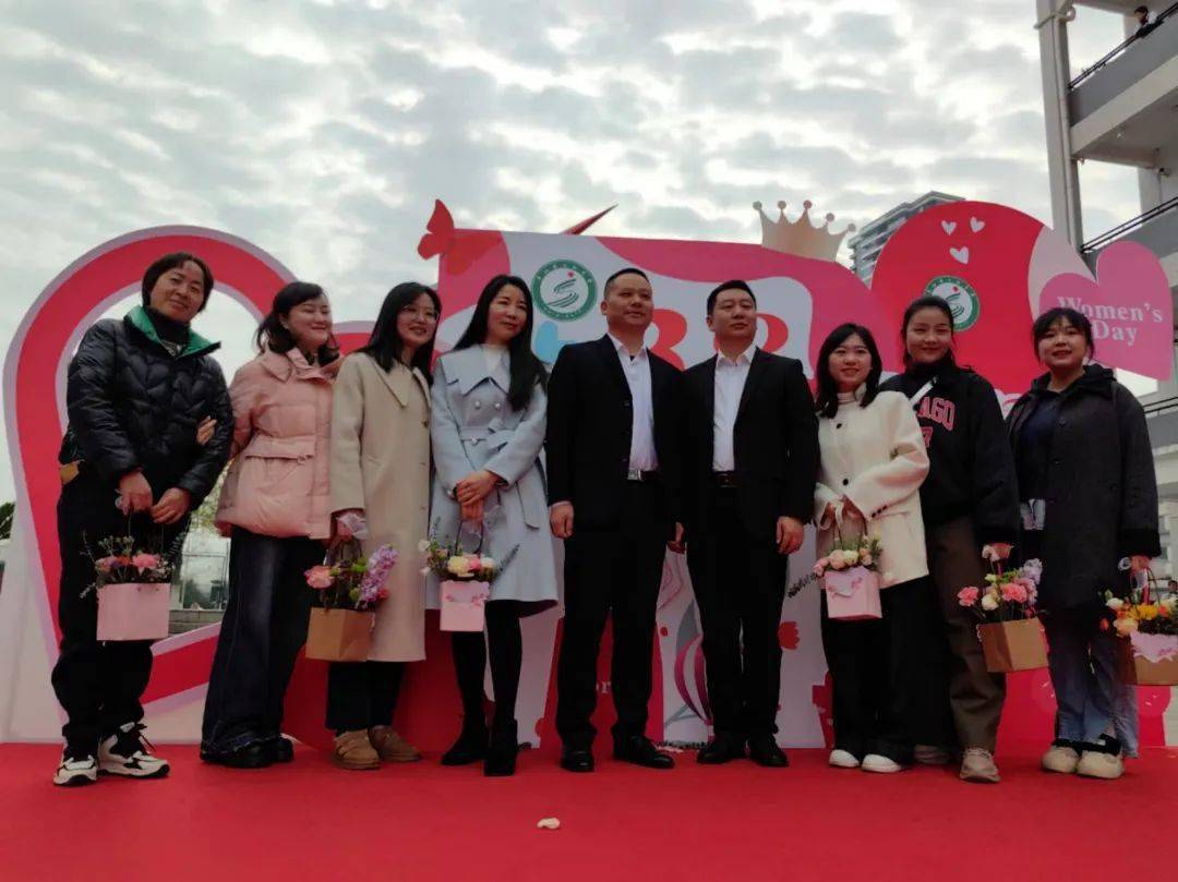 丰富学校妇女职工的文化生活,营造尊重女性,关爱女性的平江县三阳中学