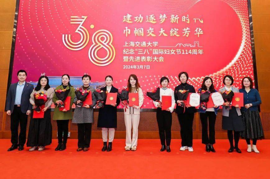 今天头条给她交大女神一路生花