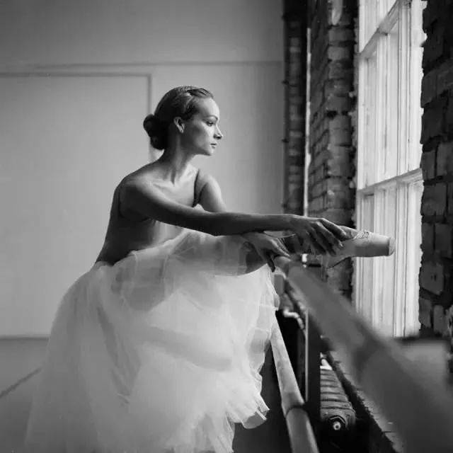 的女超人我们就是都市里,穿上高跟鞋,ins:angelinajolie37就是最经典