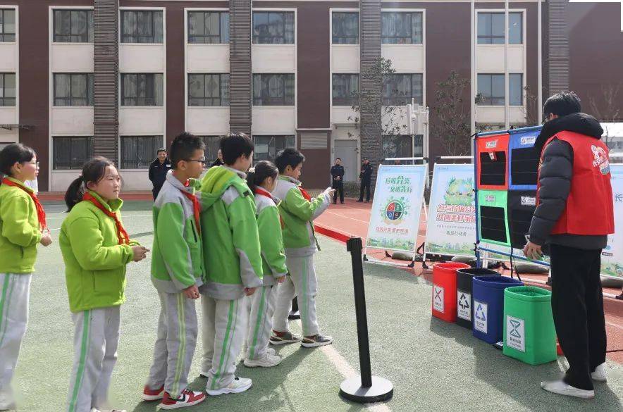 向阳而生立圾行动浐灞国际港开展垃圾分类进校园宣传活动