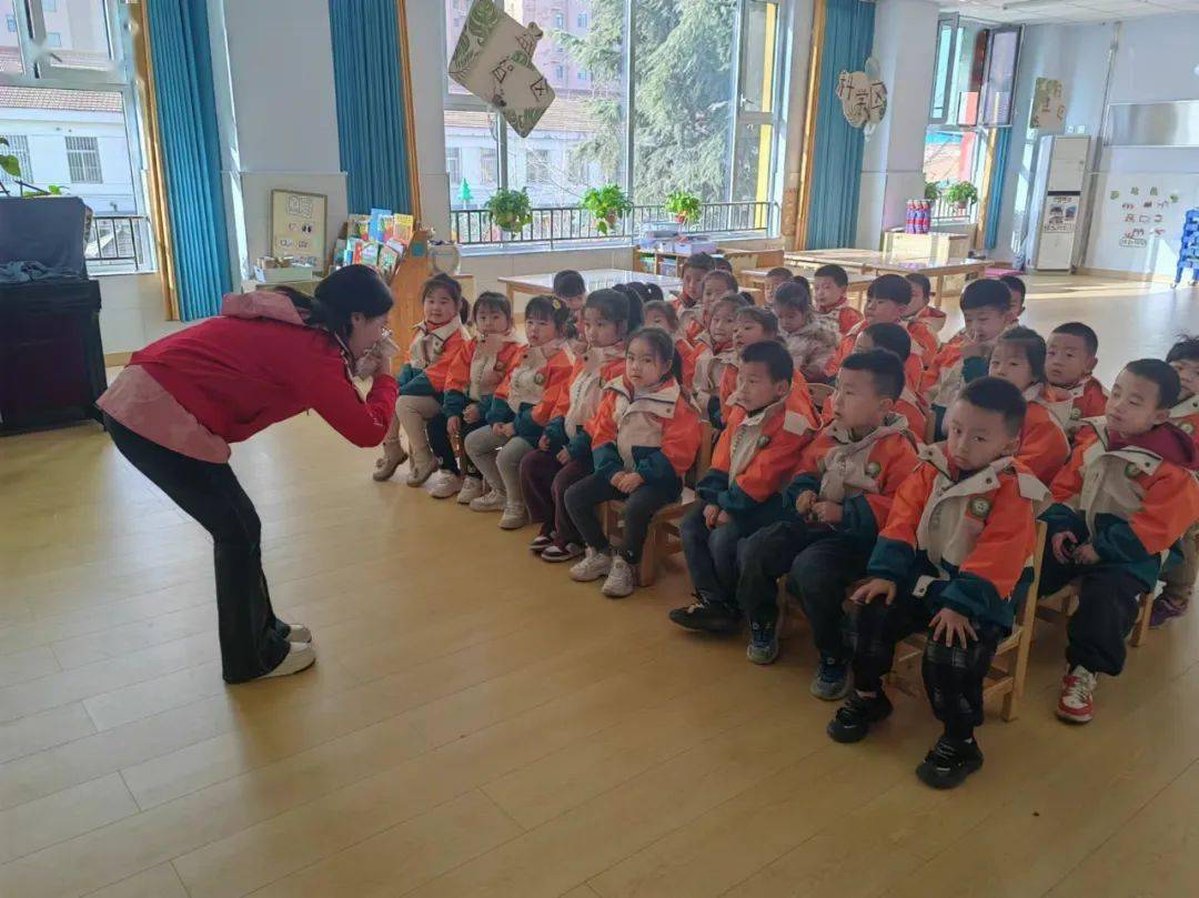 火速行动以练为战万荣县五一幼儿园开展消防安全系列活动