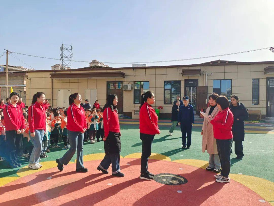 火速行动以练为战万荣县五一幼儿园开展消防安全系列活动