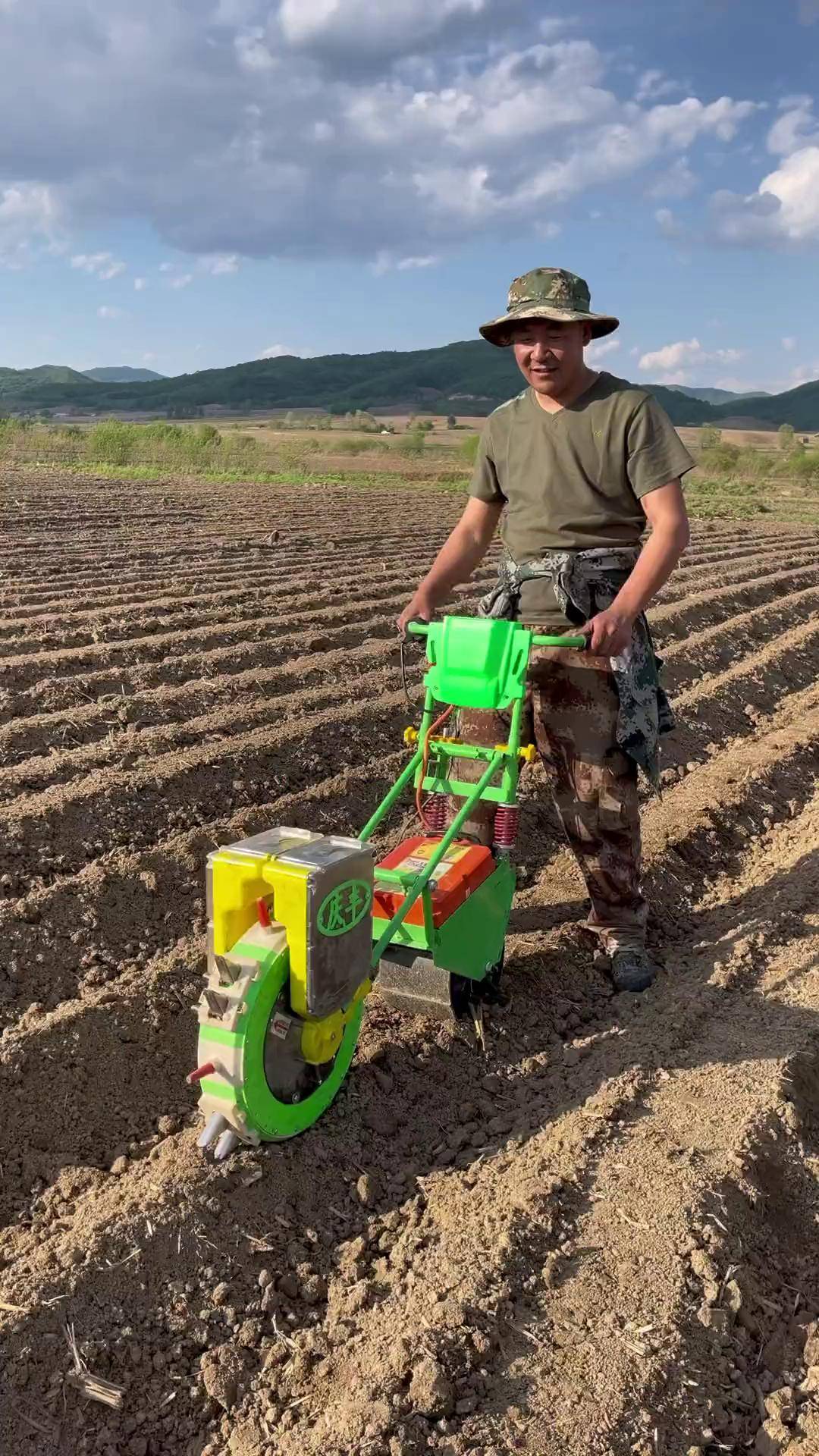 农业机械 农机 玉米播种机电瓶助力播种器庆丰播种器