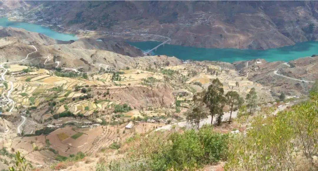 我国干热河谷主要分布于金沙江,元江,怒江,南盘江等沿江的四川攀枝花